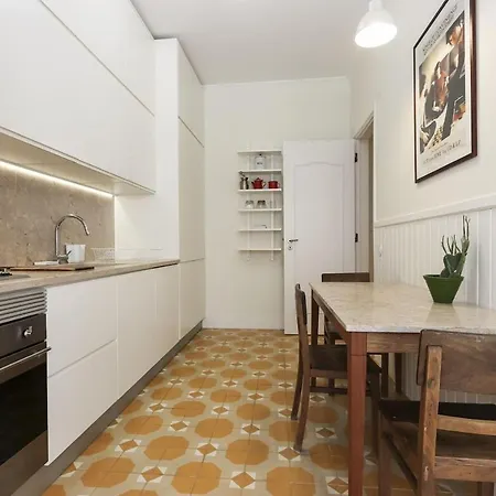Stylish Flat In Principe Real By Guestready Lissabon